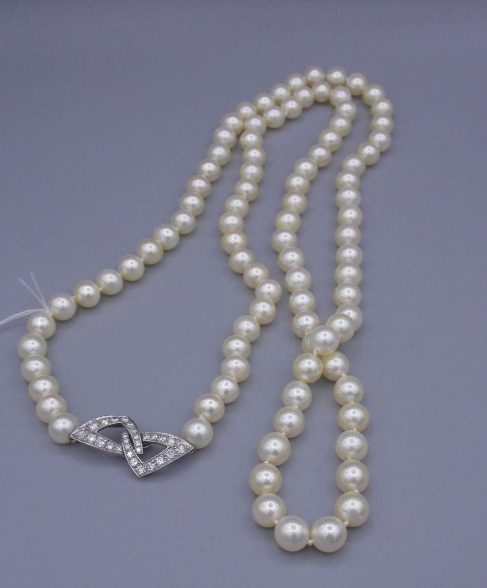 PERLENKETTE mit 90 Perlen und moderner Verschlusslösung aus 750er Weissgold in der Anmutung des - Image 2 of 5