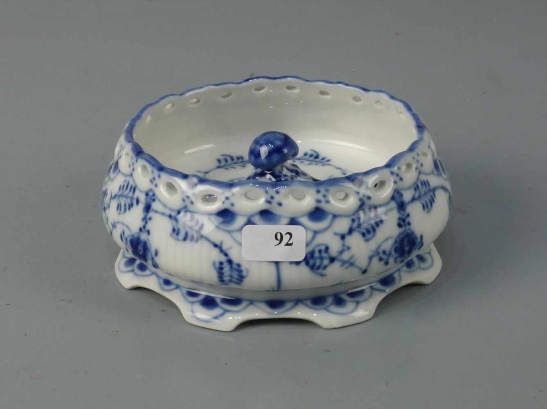 SCHALE / CABARET / RINGSCHALE / bowl, "MUSSELMALET VOLLSPITZE", Porzellan, Manufaktur Royal