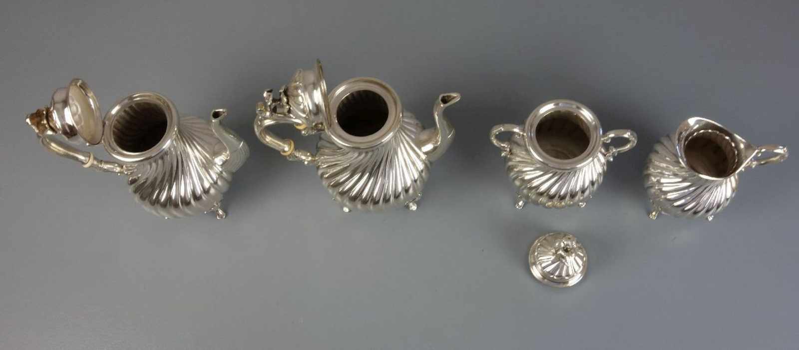 KAFFEEKERN AUF TABLETT / silver coffee set, 20. Jh., 900er Silber, Gesamtgewicht 3929 Gramm, - Image 3 of 6