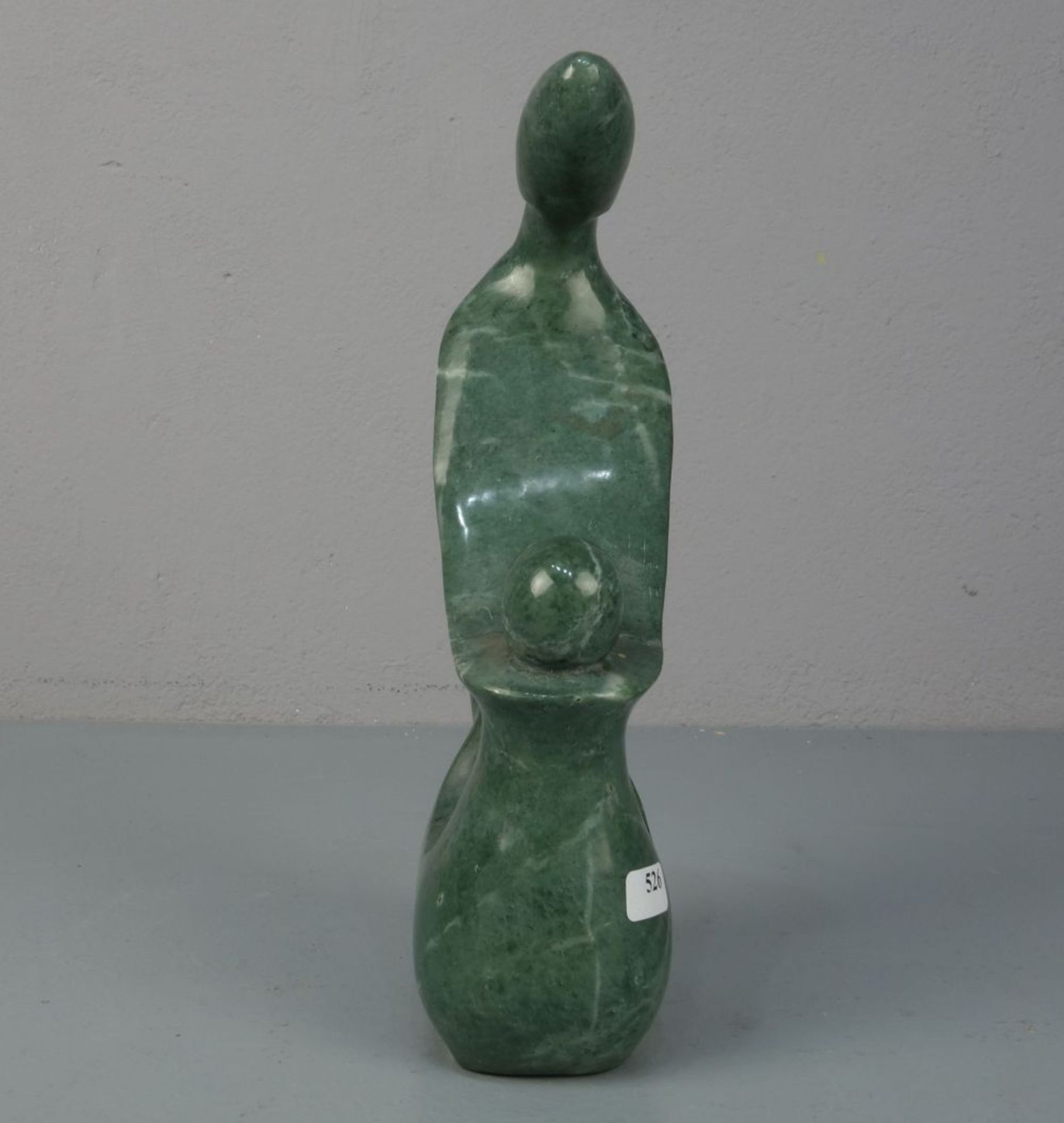 SHONA - SKULPTUR / sculpture: "MUTTER UND KIND", grüner Serpentin, vollplastische und - Bild 2 aus 4