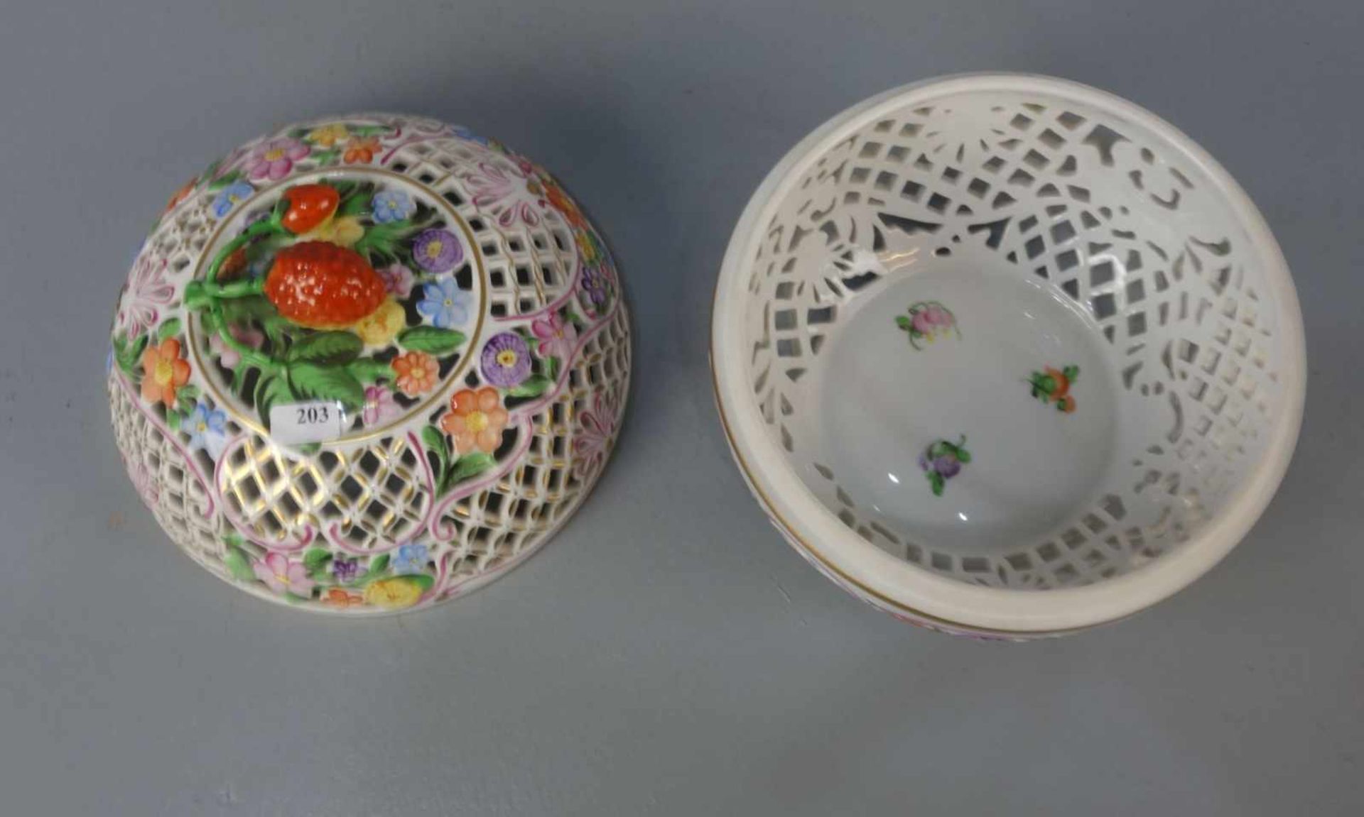 DECKELDOSE / POTPOURRIDOSE / BONBONIÈRE, porcelain box, Porzellan, Manufaktur Herend / Ungarn. - Image 3 of 4