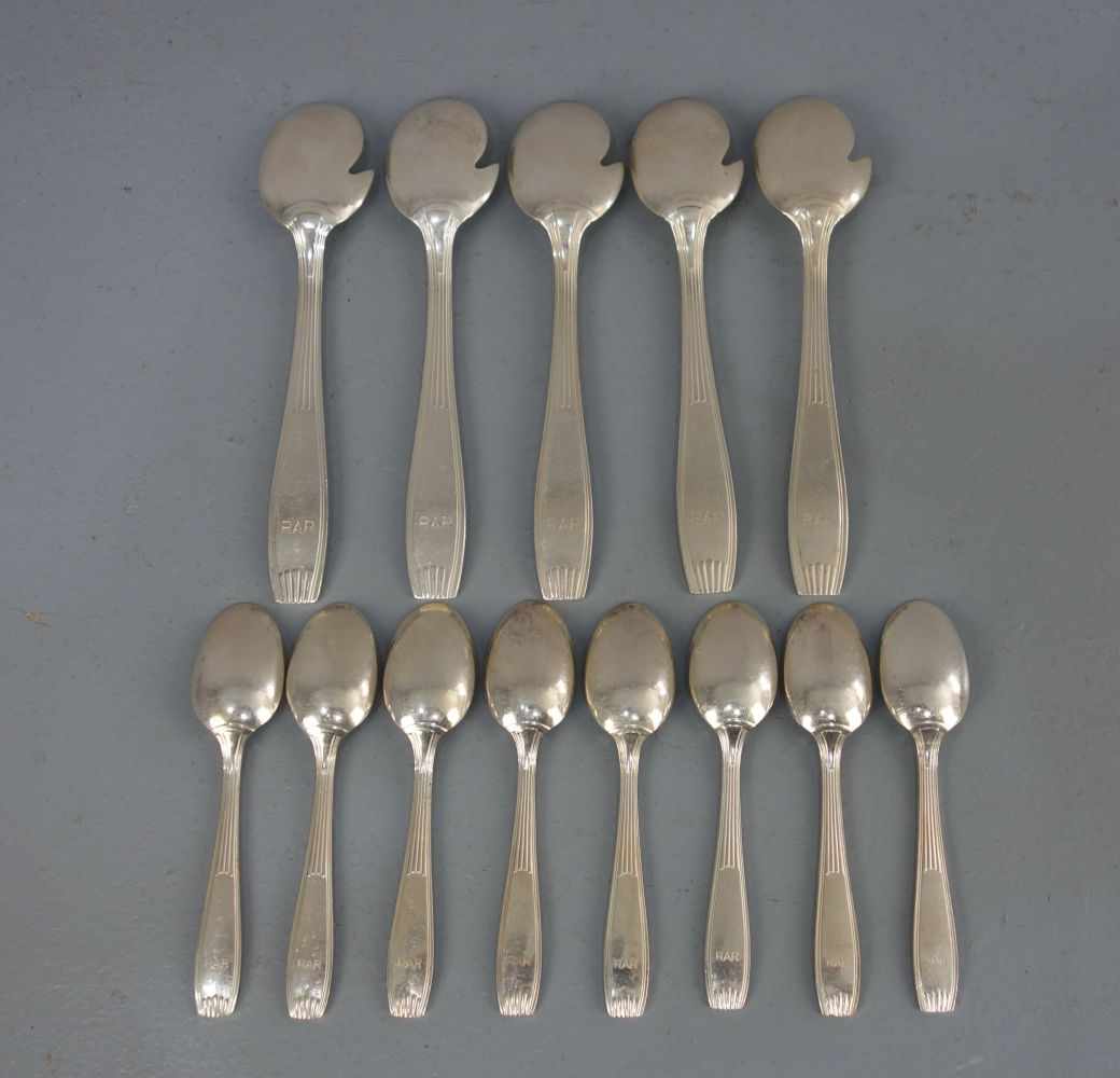 RESTBESTECK: AUSTERNLÖFFEL und KAFFEELÖFFEL / oysterspoons and coffee spoons, 20. Jh., - Image 2 of 2