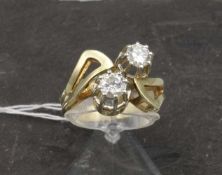 RING aus 585er Gelbgold (5,3 g), besetzt mit Brillanten von je 0,25 ct. (WESS, VSI). Ring-Gr. 50/51.