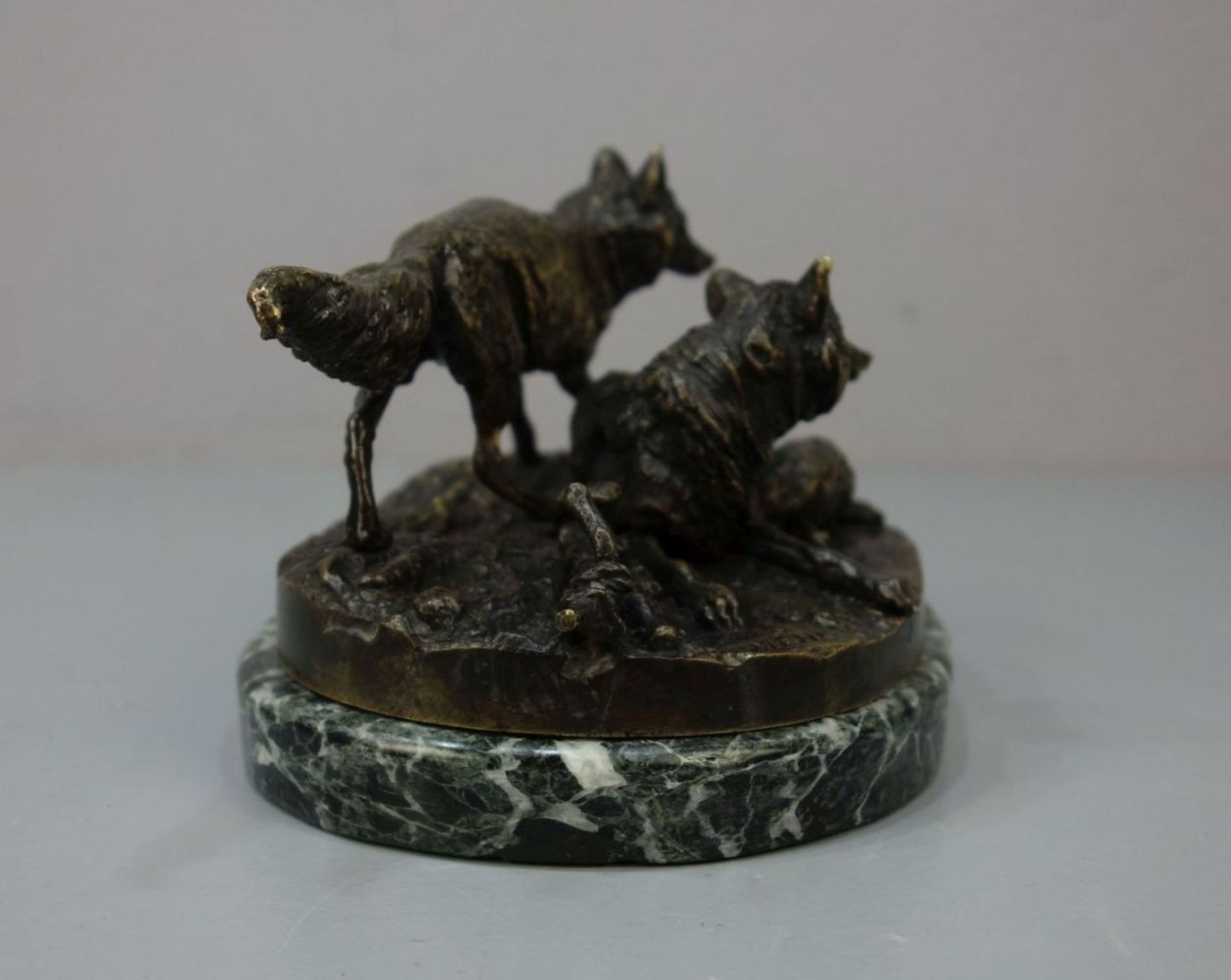MÊNE, PIERRE-JULES (Paris 1810-1879 ebd.): Skulptur / sculpture: "Füchse", Bronze, dunkelbraun - Bild 4 aus 7