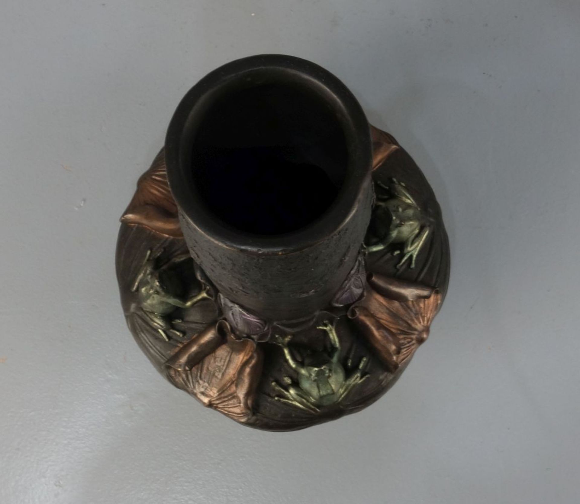DUNAND, JEAN (1877-1942): Vase mit Froschmotiven / bronce vase mit frog motifs, Bronze auf - Bild 3 aus 4