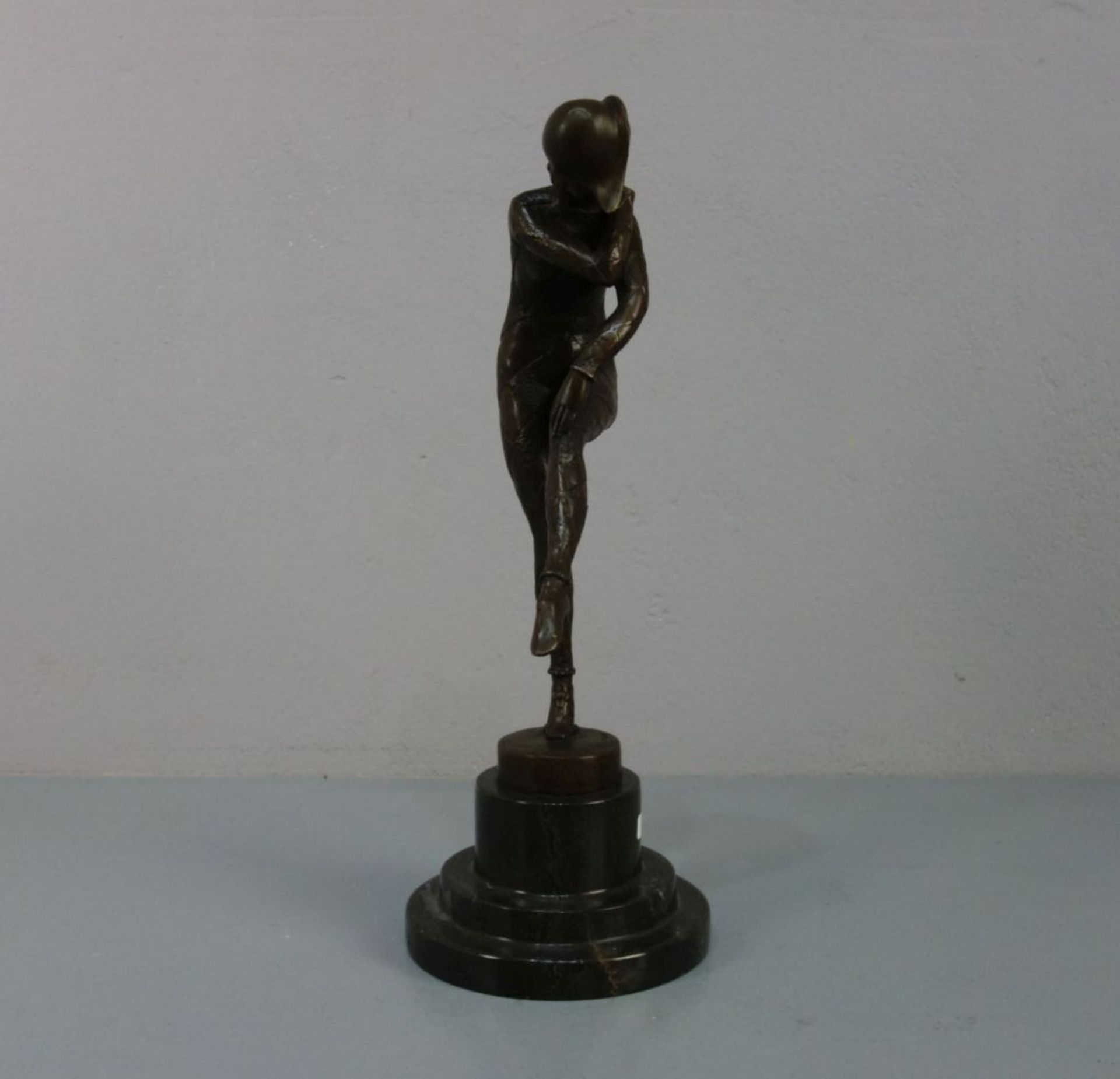 nach CHIPARUS, DÉMETRE HARALAMB (1886-1947), Skulptur / sculpture: "Weiblicher Harlekin", 20. Jh., - Bild 2 aus 4