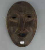 MASKE DES NOH-THEATERS ODER DES BUGAKU-TANZES / mask, Japan, Holz, geschnitzt, wohl späte Meiji-