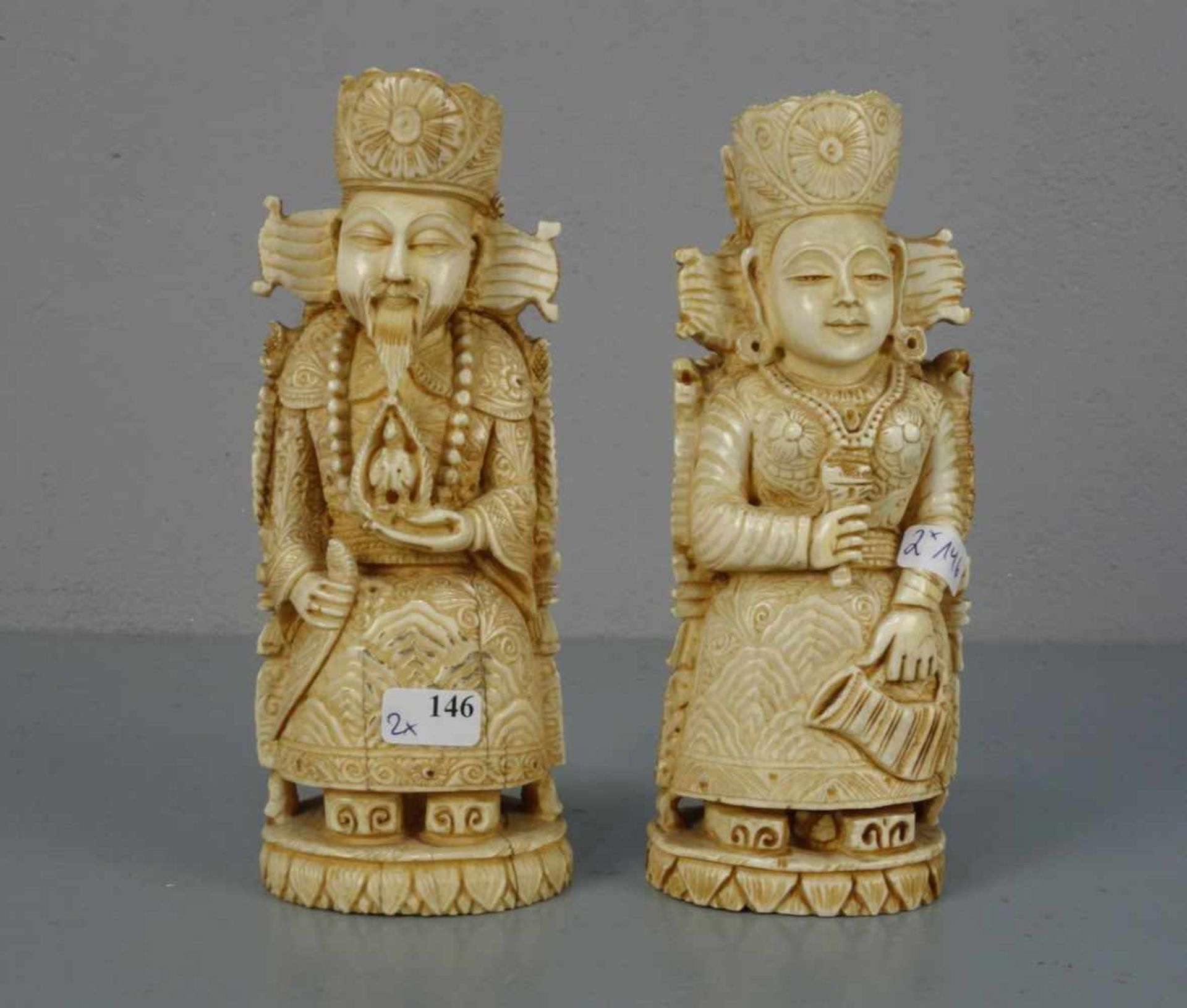 FIGURENPAAR: THRONENDES HERRSCHERPAAR / asian ruling couple , Bein oder Masse, Asien.