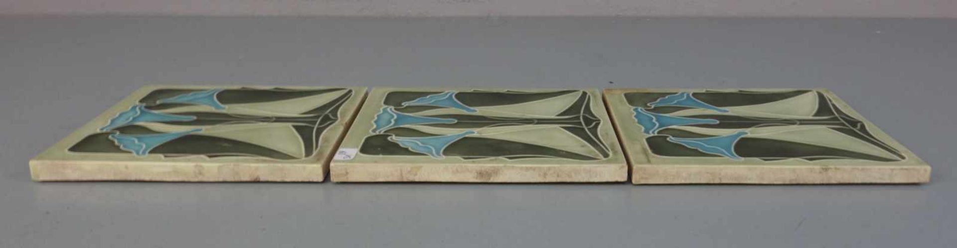 3 JUGENDSTILFLIESEN / art nouveau tiles, heller Scherben, um 1900, dreifarbig glasiert mit - Bild 6 aus 7