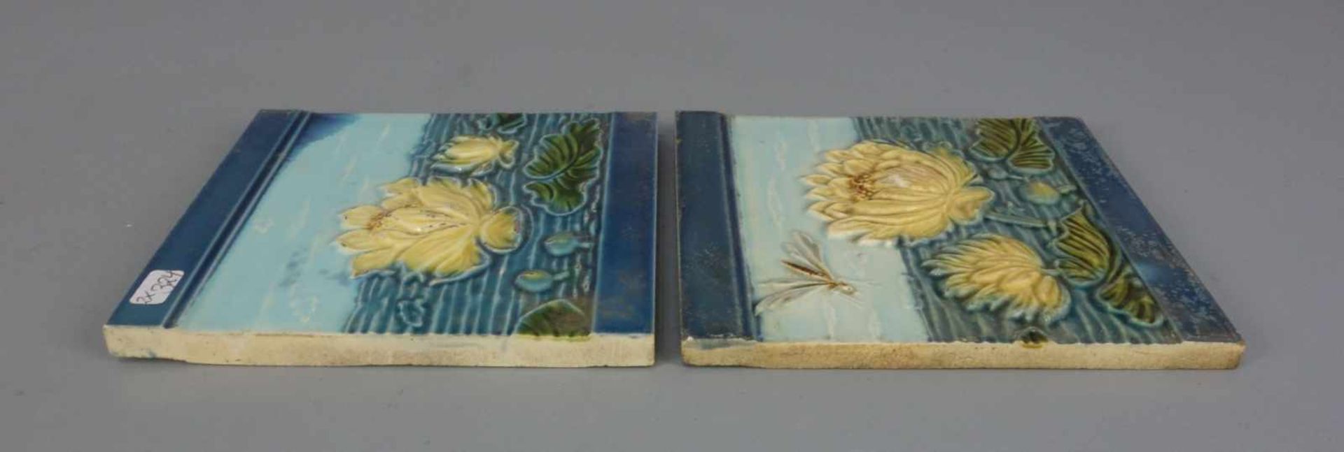 PAAR JUGENDSTIL - FLIESEN / two art nouveau tiles, heller Scherben, um 1900. Reliefdekor mit - Image 5 of 6