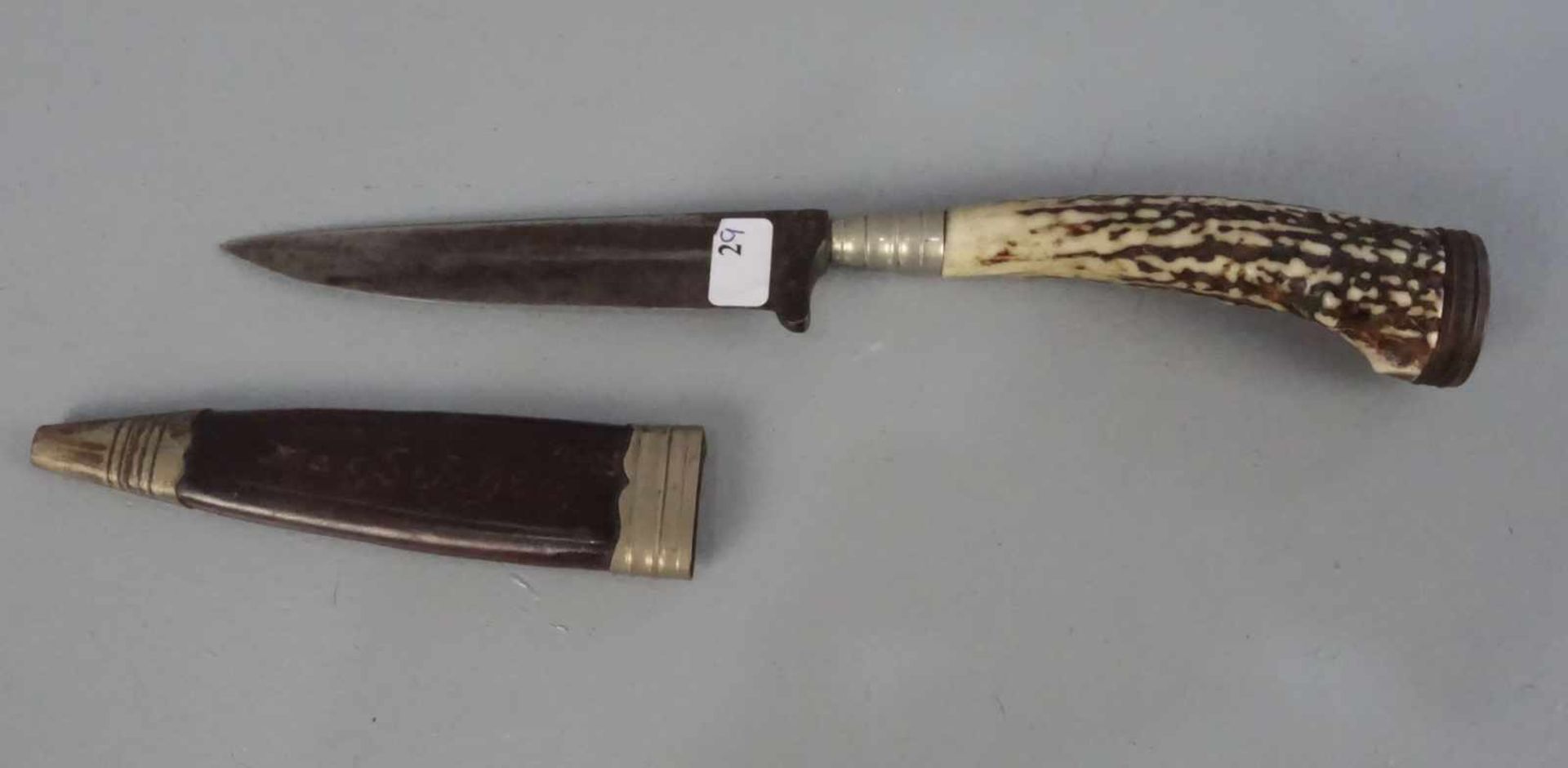 JAGDLICHES MESSER MIT SCHEIDE / knife, Bein, Metall und Leder. Griff aus Bein / Horn; auf der - Image 3 of 3