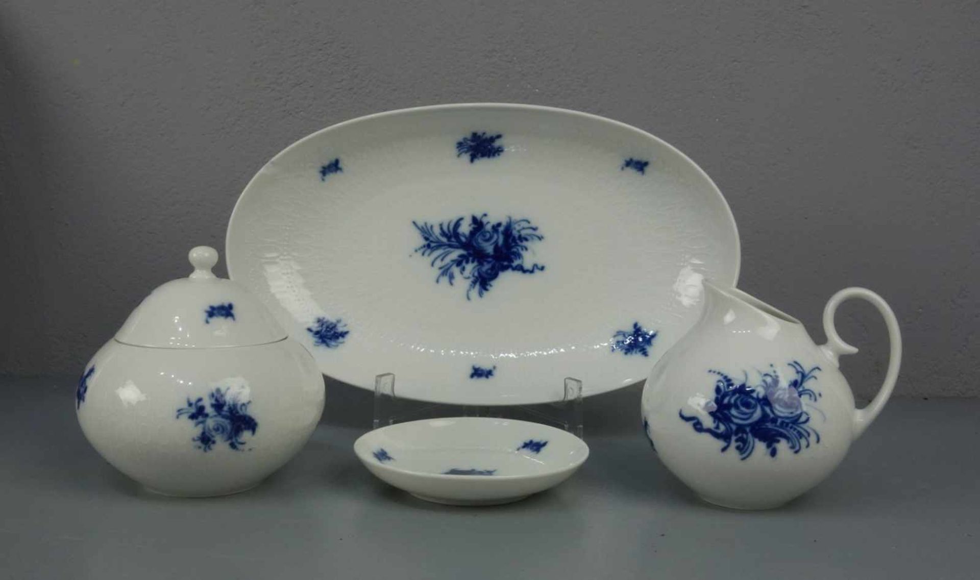 KAFFEE - ODER TEE - SERVICE "Romanze - blaue Blume" / coffee or tea set, Porzellan, Manufaktur - Bild 5 aus 8