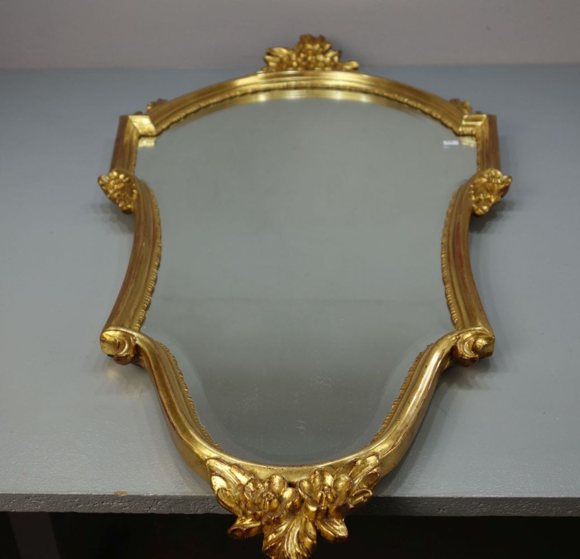 SPIEGEL / SALONSPIEGEL in barocken Formen / mirror, 2. Hälfte 20. Jh.; facettierter und mehrpassig - Image 2 of 3