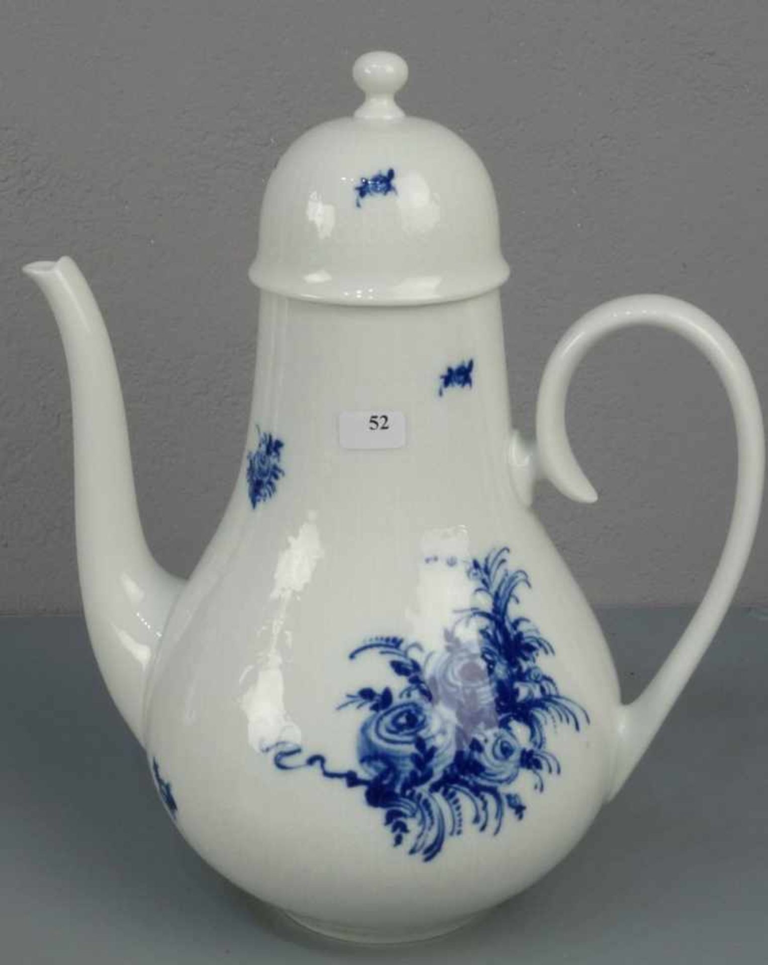 KAFFEE - ODER TEE - SERVICE "Romanze - blaue Blume" / coffee or tea set, Porzellan, Manufaktur - Bild 6 aus 8