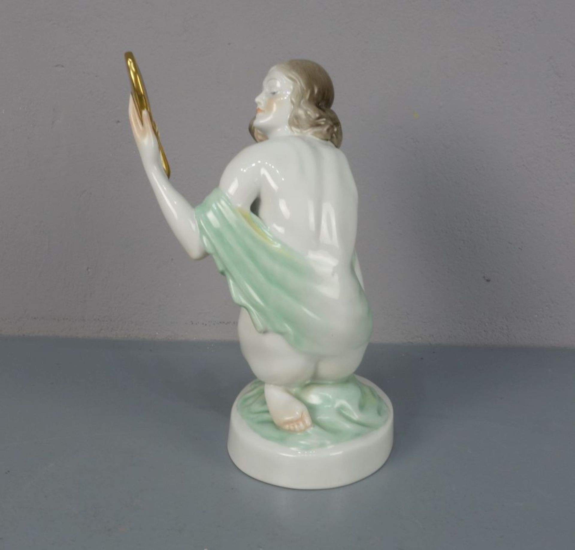 FIGUR "Weiblicher Akt mit Spiegel" / porcelain figure, 2. H. 20. Jh., Porzellan, polychrom - Image 4 of 5