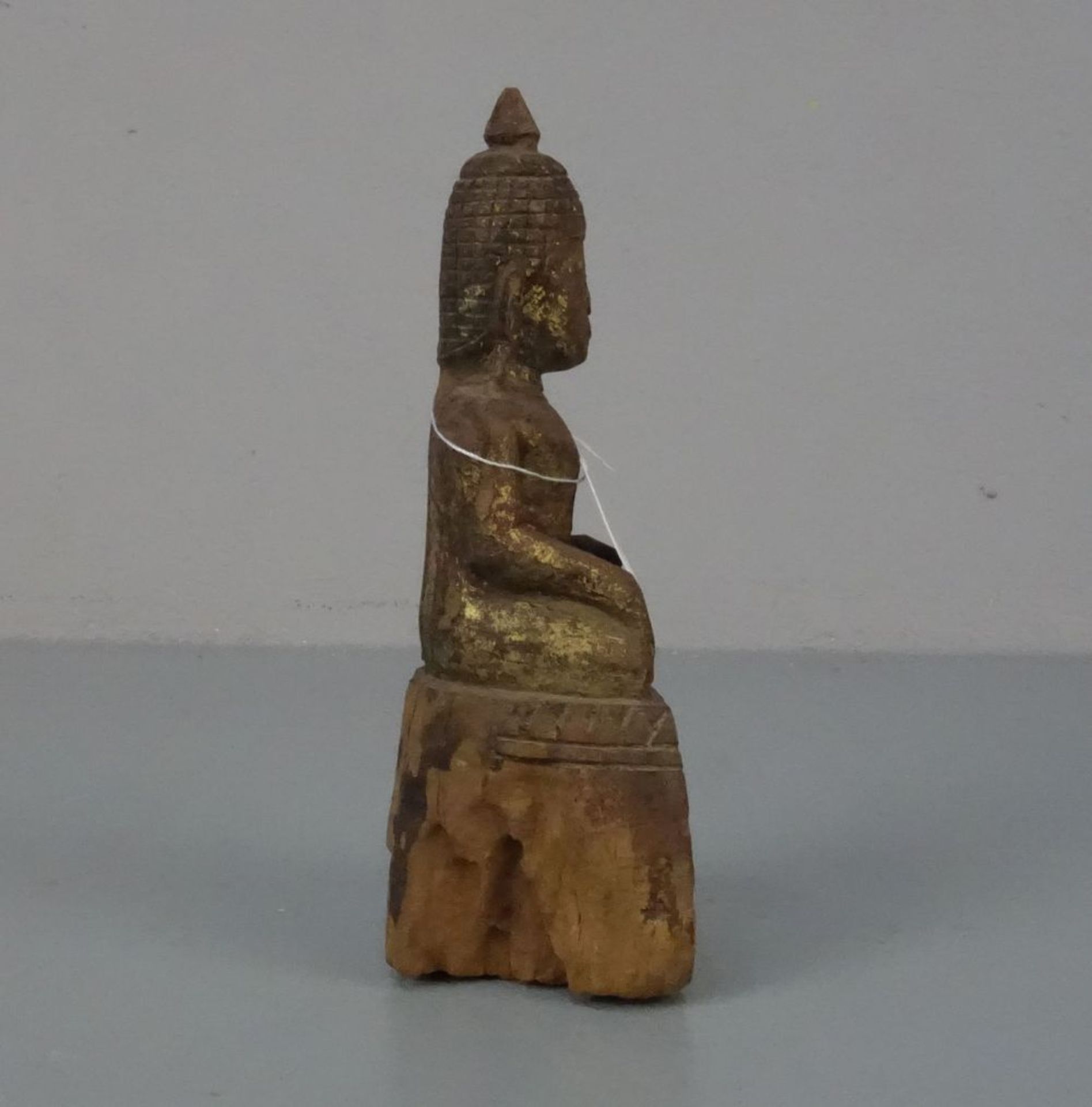 SKULPTUR: "Buddha / Sitzender Buddha im Lotussitz", wohl Thailand 17. Jh., Holz, geschnitzt und - Image 3 of 5