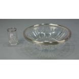 SCHALE UND VASE MIT SILBERMONTUR / glas-vase and glas-bowl with a silver mount, 20. Jh.. 1) Glasvase