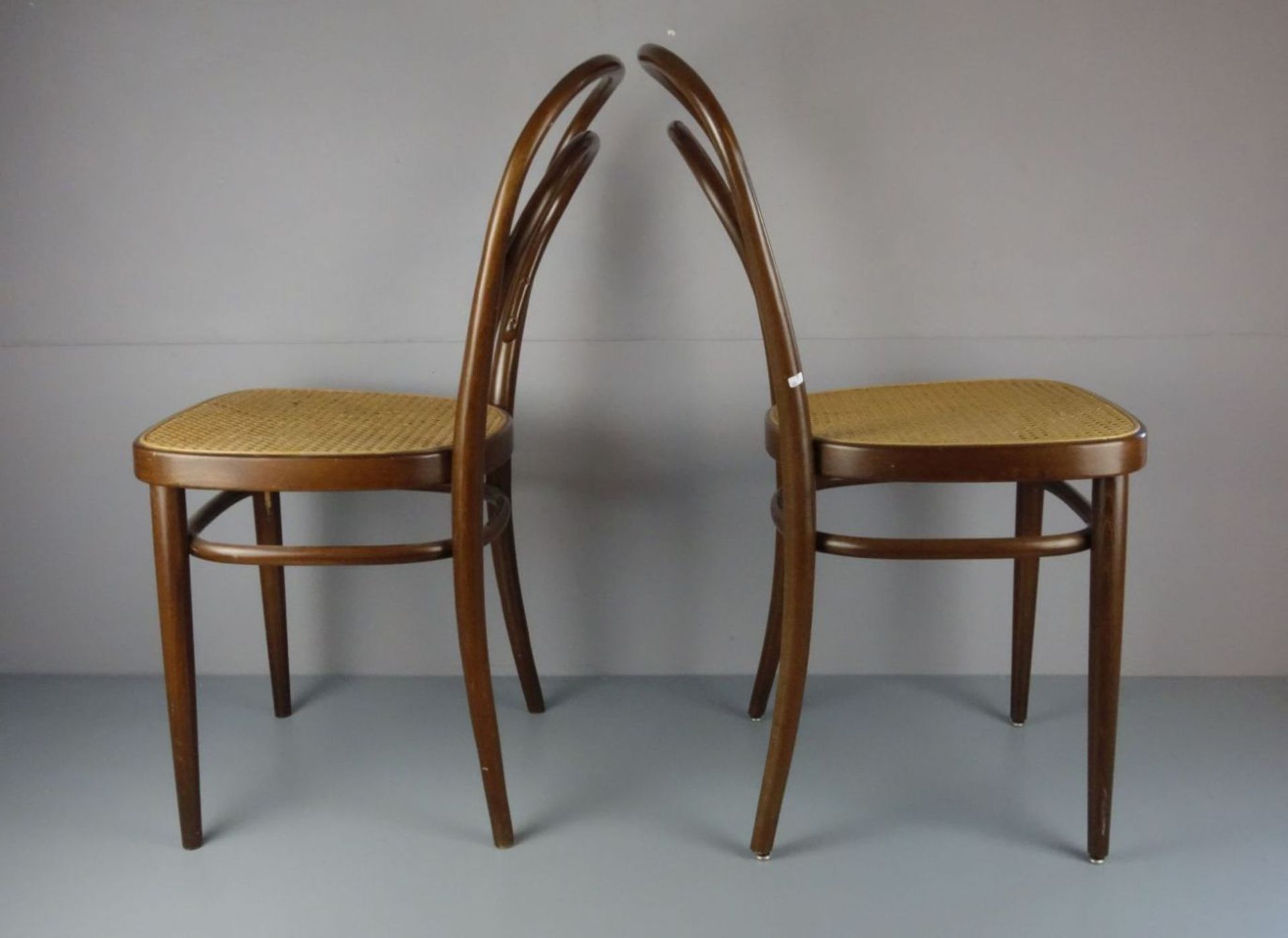 PAAR THONET BUGHOLZSTÜHLE MIT GEFLECHT / BISTROSTÜHLE / KAFFEEHAUSSTÜHLE / pair of chairs, Entwurf - Image 2 of 4