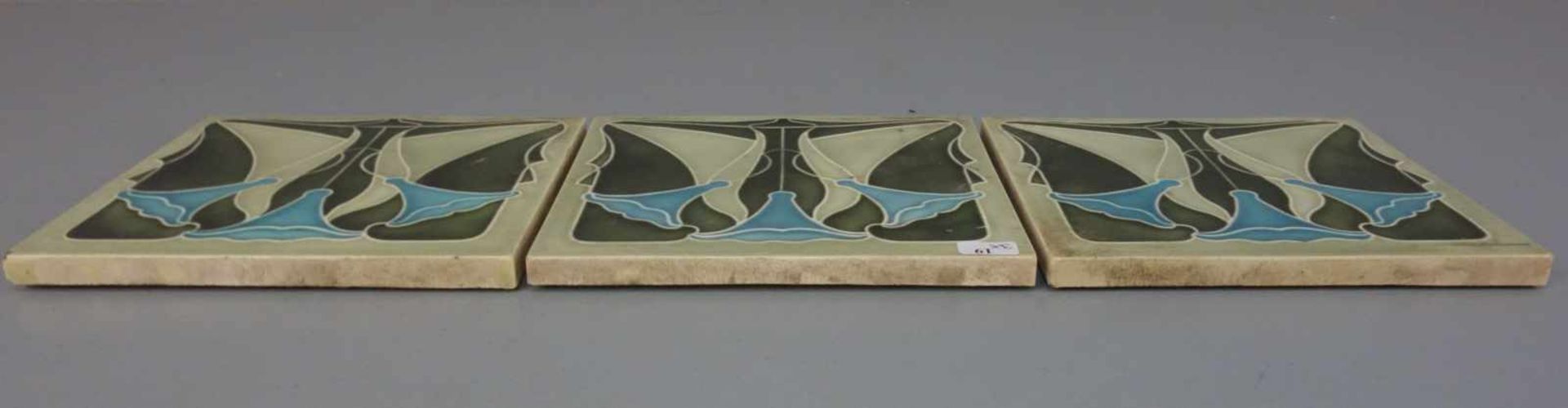 3 JUGENDSTILFLIESEN / art nouveau tiles, heller Scherben, um 1900, dreifarbig glasiert mit - Image 5 of 7