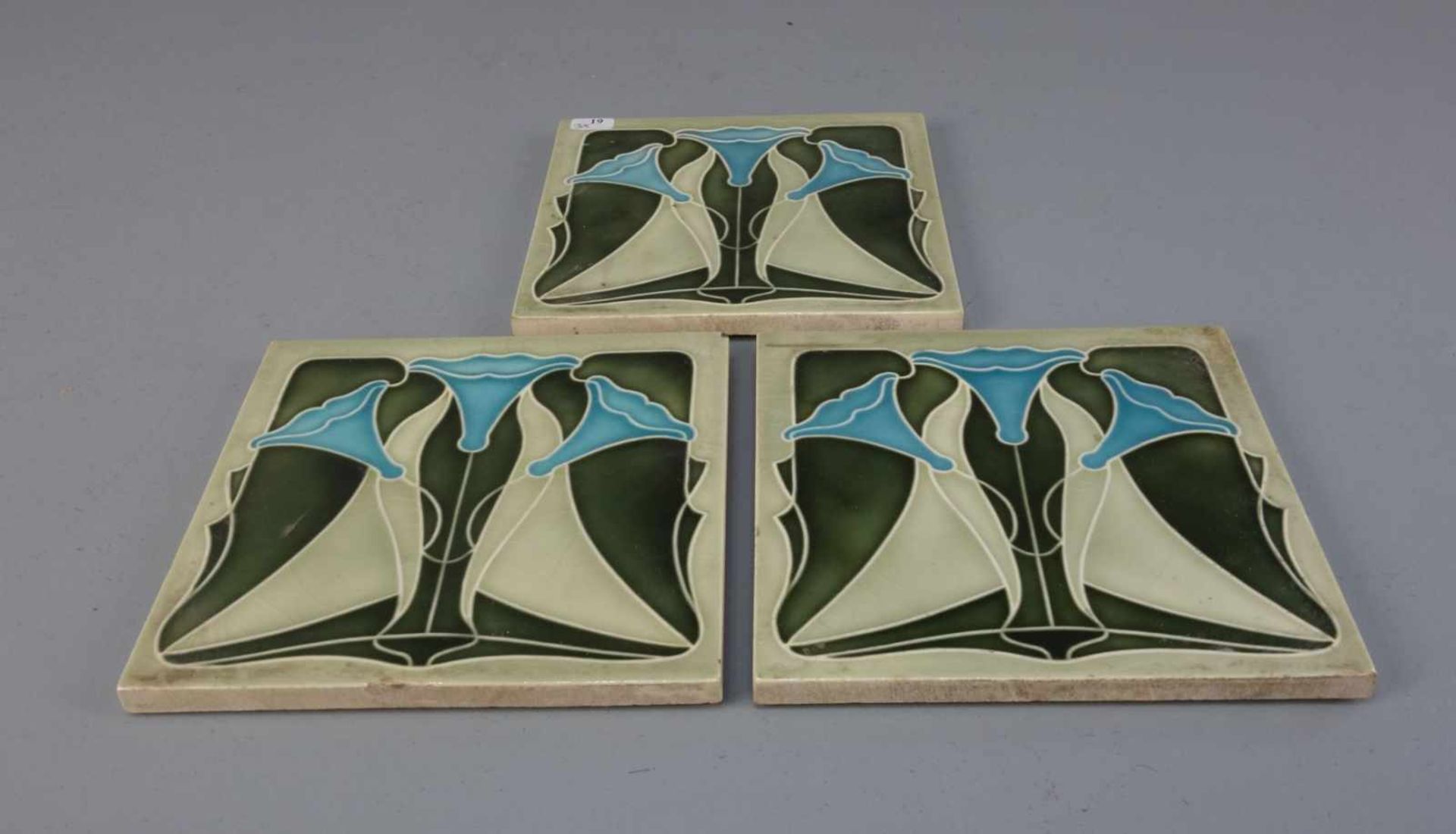 3 JUGENDSTILFLIESEN / art nouveau tiles, heller Scherben, um 1900, dreifarbig glasiert mit - Image 2 of 7