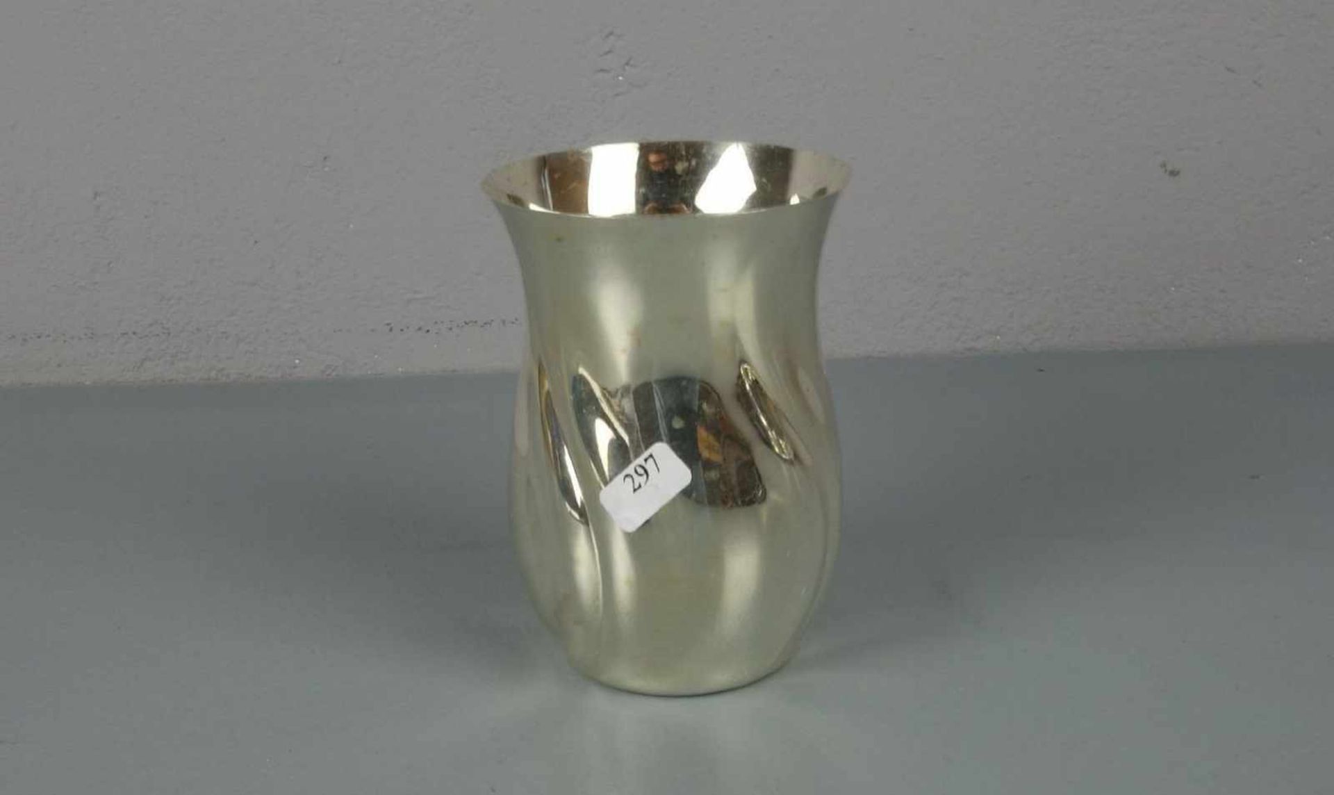 VASE, 800er Silber (115 g), gepunzt mit Halbmond, Krone, Feingehaltsangabe und Manufakturpunze Jakob