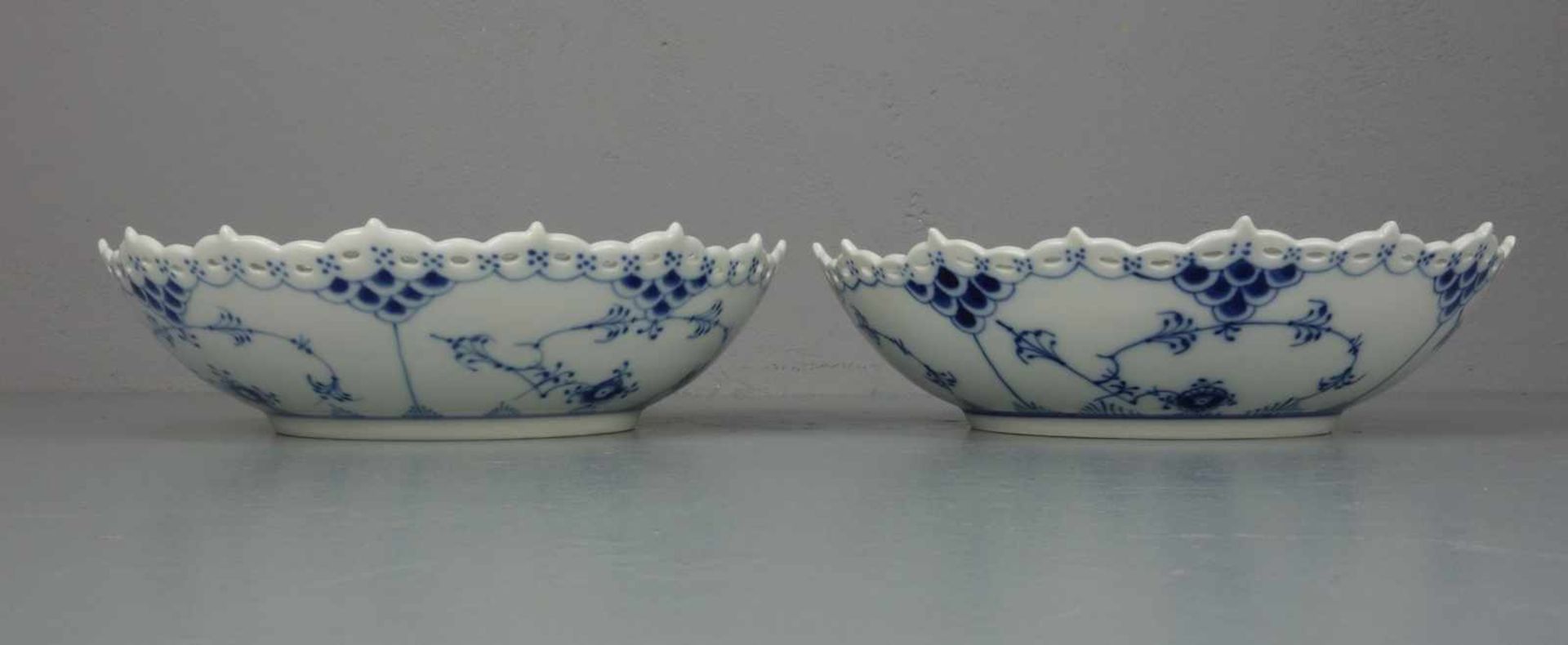 PAAR SCHALEN / two bowls, "MUSSELMALET VOLLSPITZE", Porzellan, Manufaktur Royal Copenhagen, - Bild 3 aus 4