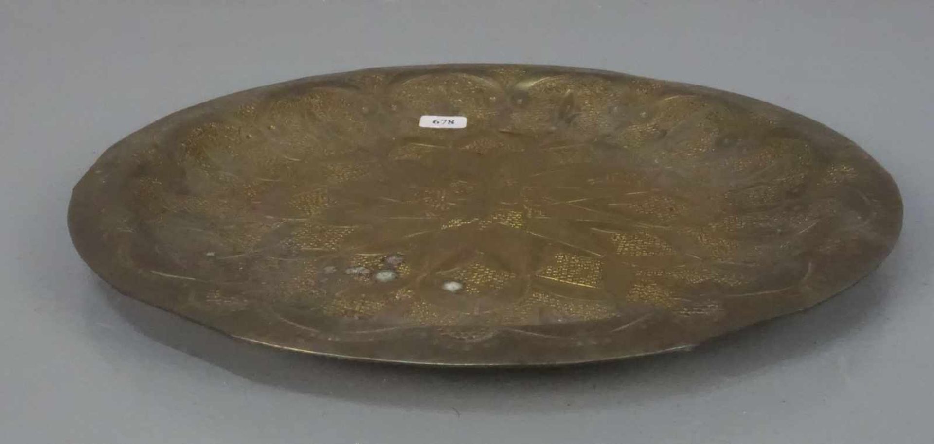 ORIENTALISCHER DEKOR-TELLER / oriental plate, wohl Kupfer und Messing (499,5 g), wohl Marokko um - Bild 2 aus 2