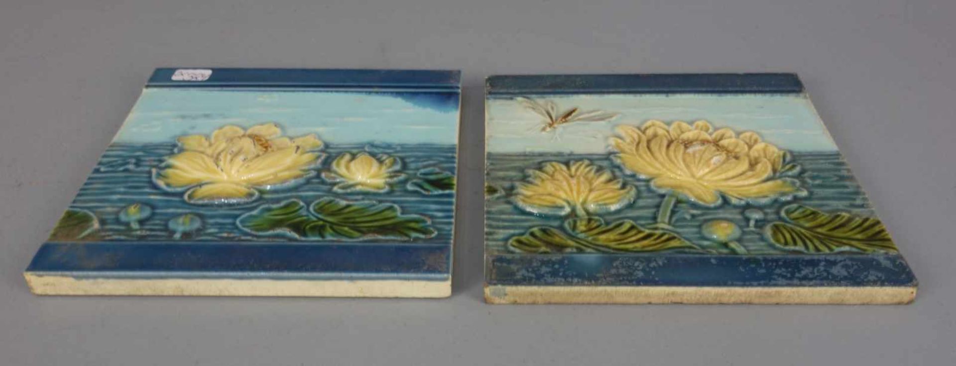 PAAR JUGENDSTIL - FLIESEN / two art nouveau tiles, heller Scherben, um 1900. Reliefdekor mit - Image 2 of 6