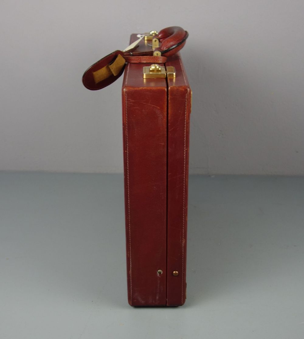 ROTER MÄDLER AKTENKOFFER / red leather briefcase, 2. H. 20. Jh., rotes Leder mit goldfarbenen - Image 3 of 6