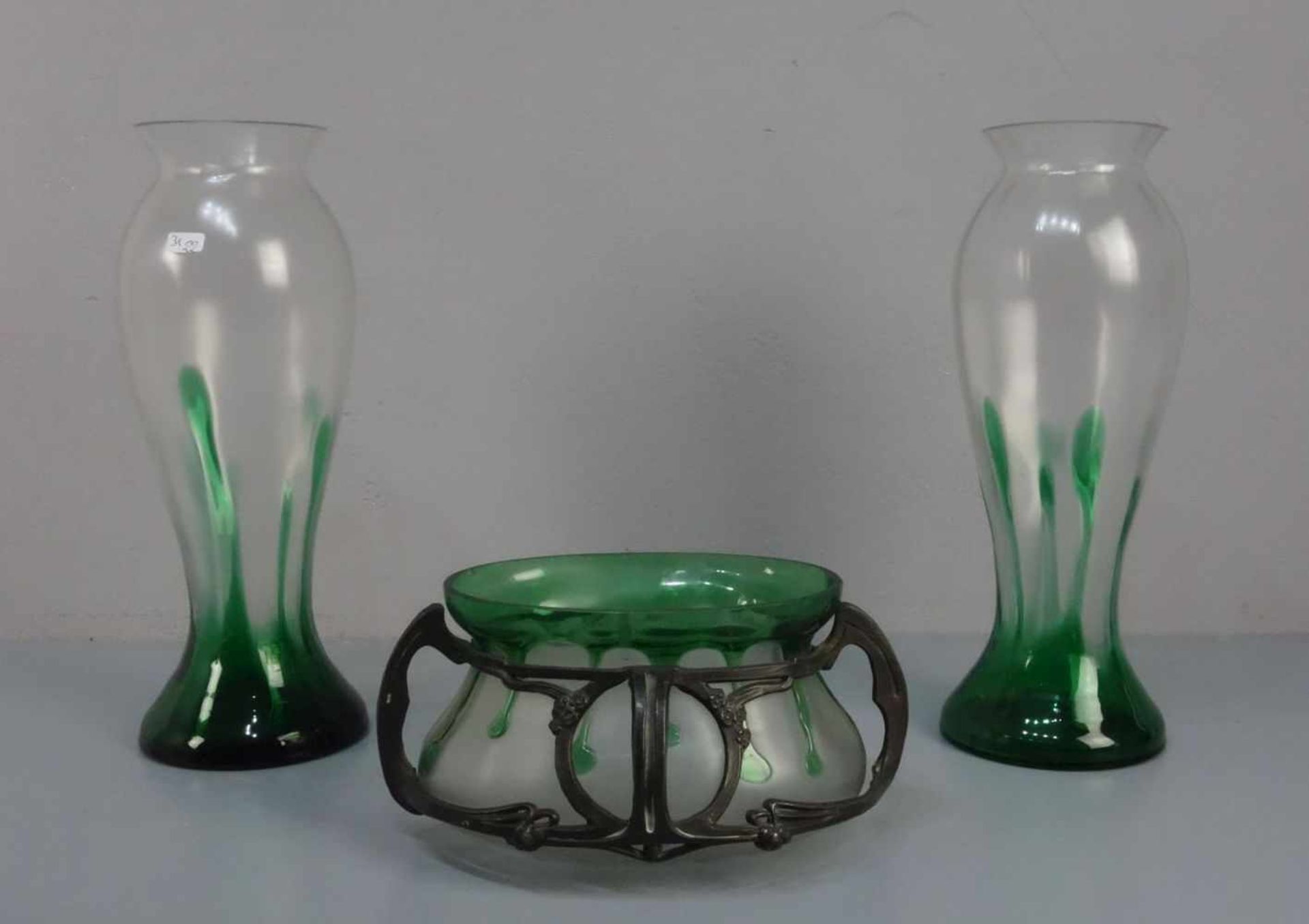 JUGENDSTIL VASENPAAR UND JARDINIÈRE / pair of art nouveau vases and jardiniere / centerpiece,