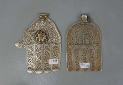 BERBER-SCHMUCK: "HAND DER FATIMA", 2 Stück, Tata / Marokko, wohl Silber (insgesamt 124 g), dekoriert