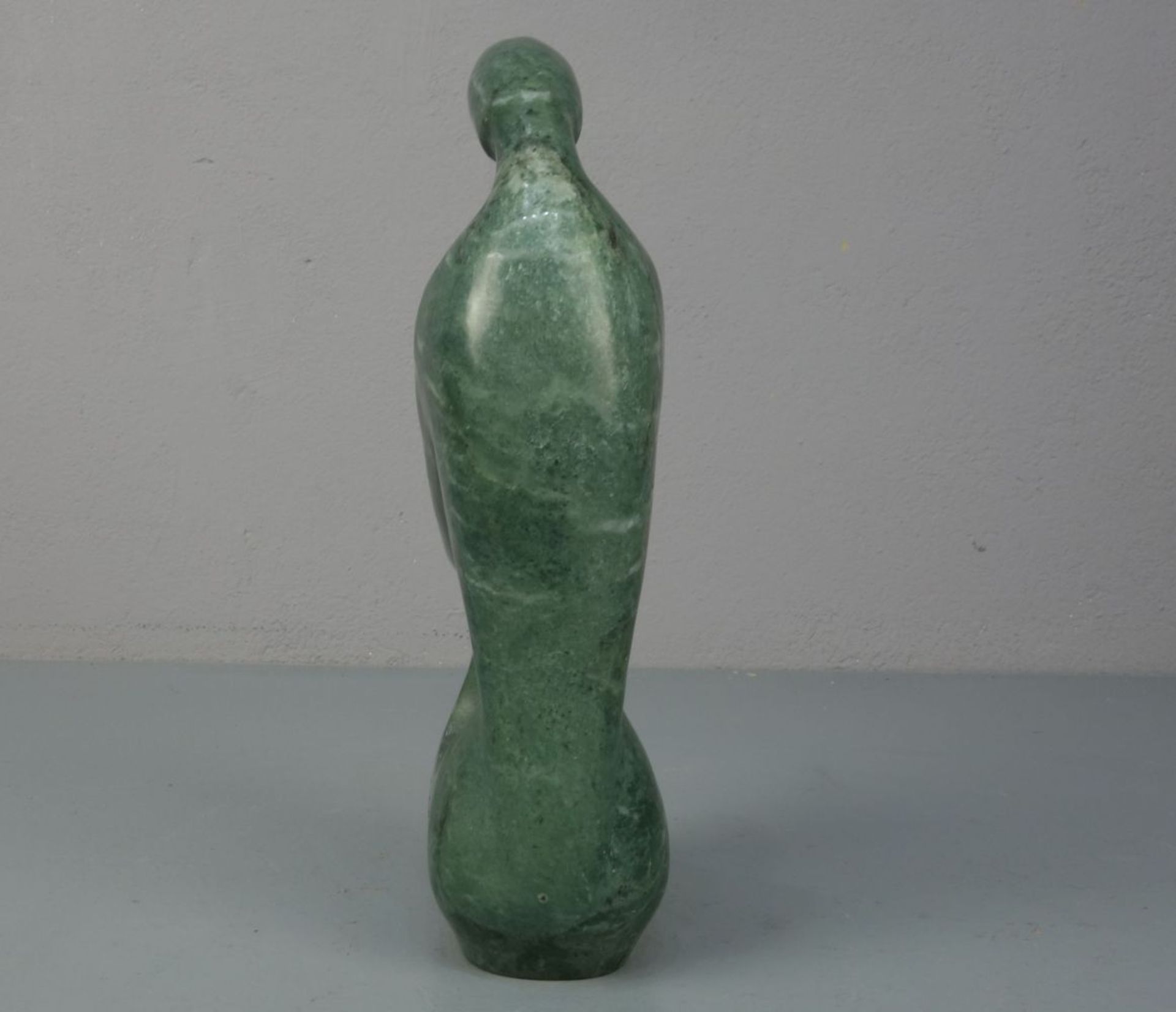 SHONA - SKULPTUR / sculpture: "MUTTER UND KIND", grüner Serpentin, vollplastische und - Bild 4 aus 4