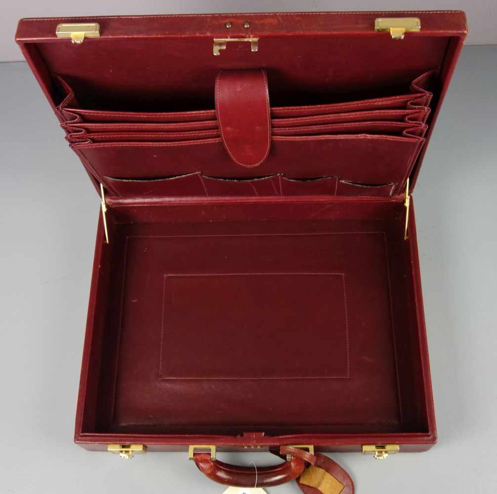 ROTER MÄDLER AKTENKOFFER / red leather briefcase, 2. H. 20. Jh., rotes Leder mit goldfarbenen - Image 5 of 6
