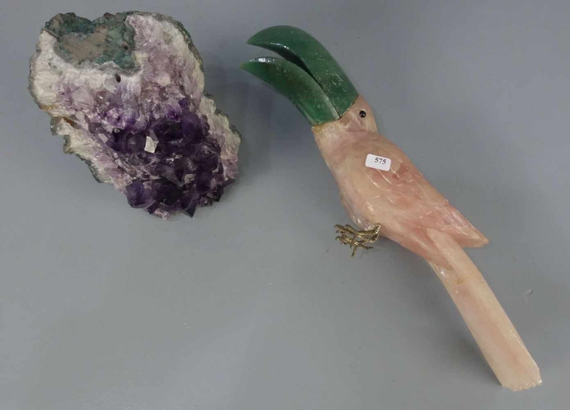 EDELSTEIN - SKULPTUR: "TUKAN / VOGEL" auf Stand aus Amethyst-Druse, zweiteilig, wohl Italien, 2. - Bild 5 aus 5