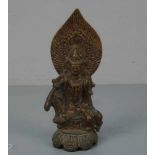 SKULPTUR / sculpture: "Guanyin mit Aureole", wohl Japan 18./19. Jh.; Bronze, gearbeitet als