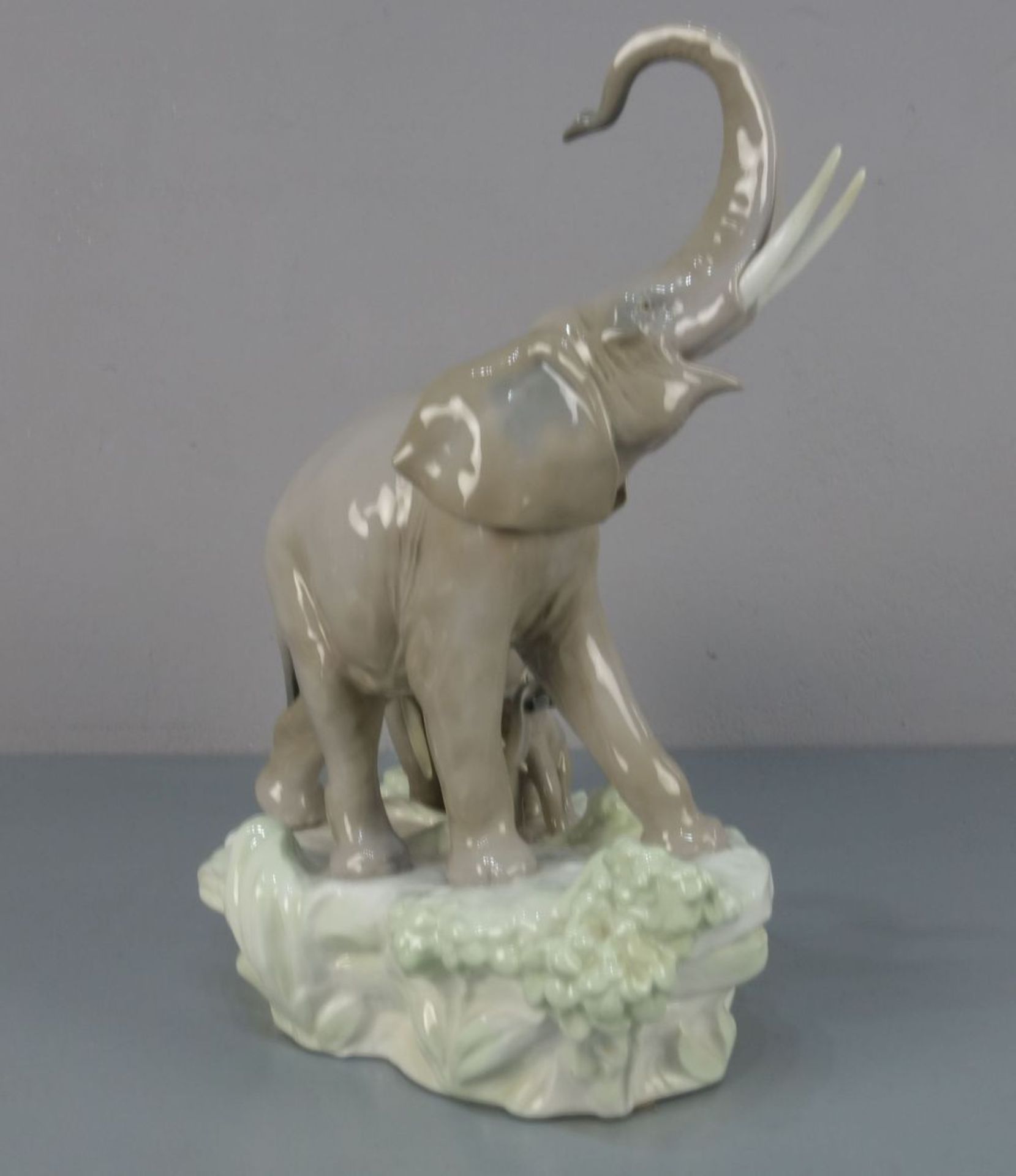 GROSSE FIGURENGRUPPE: "Elefantenfamilie", Porzellan, Manufaktur Lladro, Spanien, unter dem Stand - Bild 2 aus 4