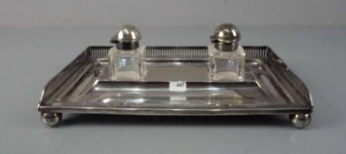 TINTENFASS / SCHREIBTISCHAUFSATZ / inkstand, versilbertes Metall und Kristallglas, wohl