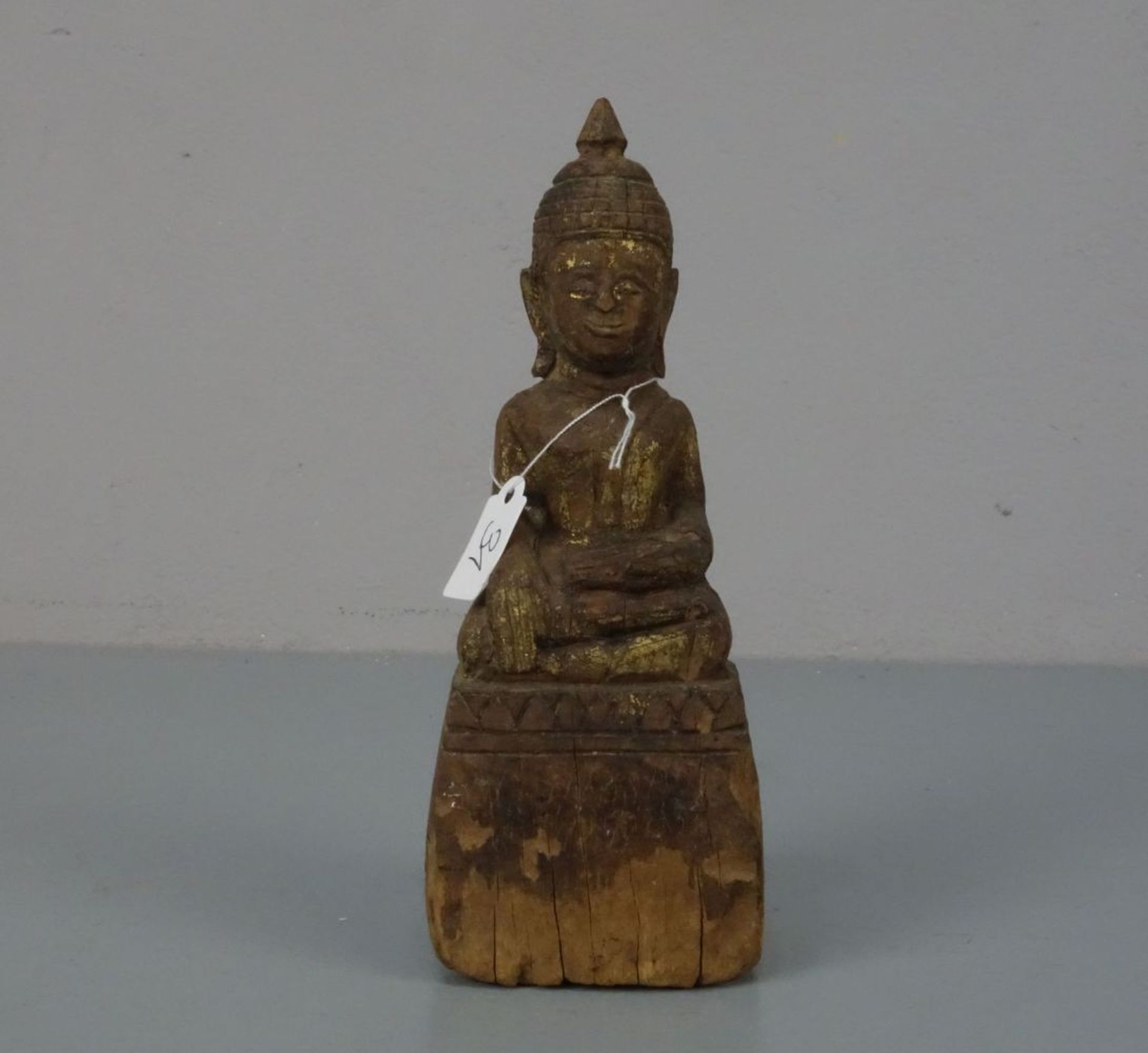SKULPTUR: "Buddha / Sitzender Buddha im Lotussitz", wohl Thailand 17. Jh., Holz, geschnitzt und