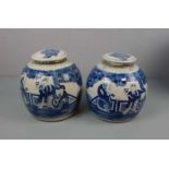 PAAR INGWERTÖPFE / DECKELDOSEN / DECKELVASEN / pair of ginger jars, late Qing dynasty, Porzellan,