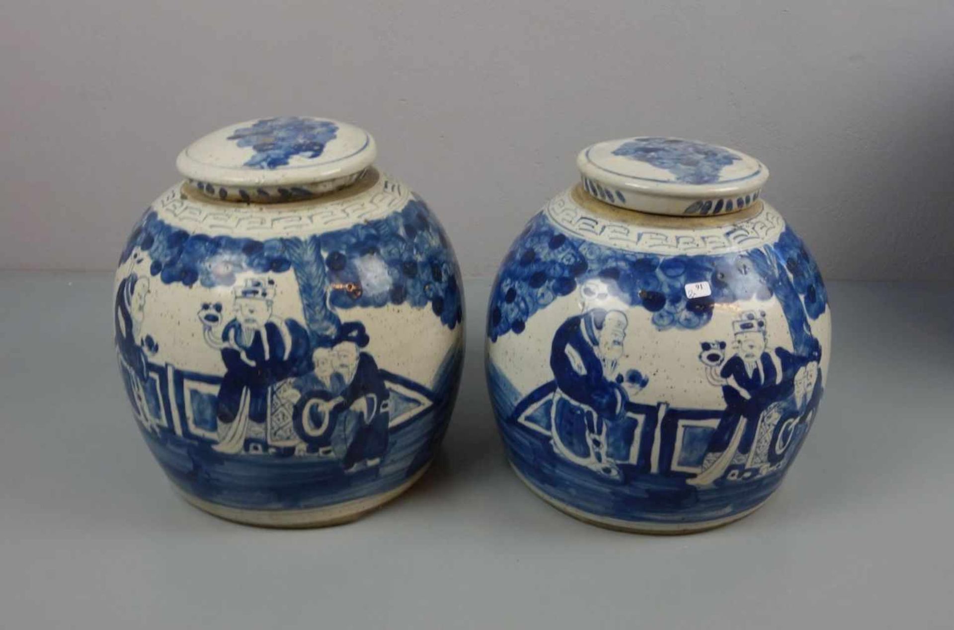 PAAR INGWERTÖPFE / DECKELDOSEN / DECKELVASEN / pair of ginger jars, late Qing dynasty, Porzellan,