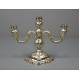 DREIFLAMMIGER KANDELABER / KERZENSTÄNDER / candle stick holder, deutsch, 20. Jh., 925er