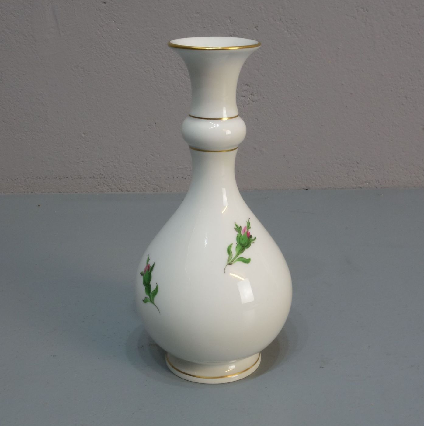 VASE, Porzellan, Manufaktur Meissen, unterglasurblaue Schwertermarke, Marke seit 1934 (zweifach - Image 2 of 3