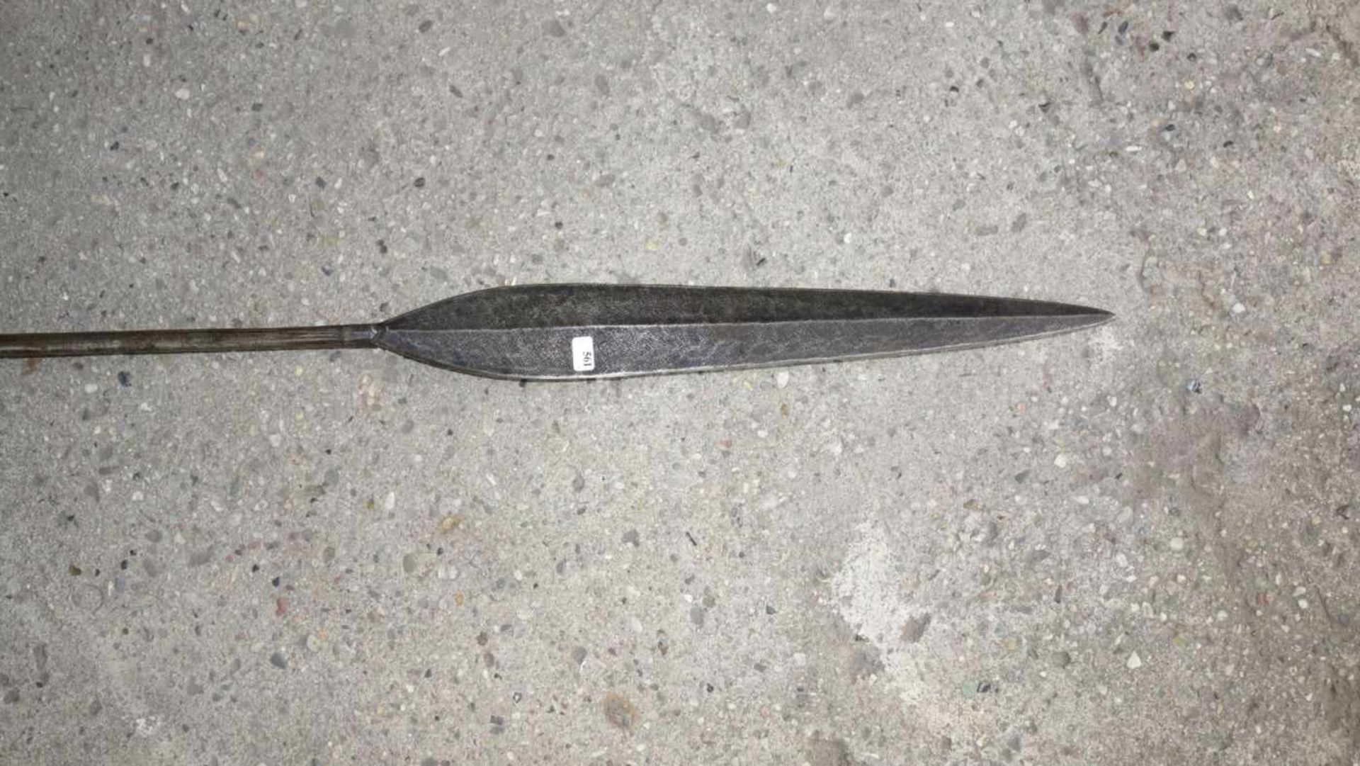 SPEER / WURFSPIESS / spear, Metall und Holz, Papua Neuguinea oder Afrika. Stab aus Metall mit mittig - Bild 2 aus 4