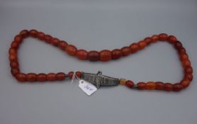 KARNEOL - KETTE / necklace, Olivenschliff, verlaufend gereiht und mit antikem Silberverschluss in