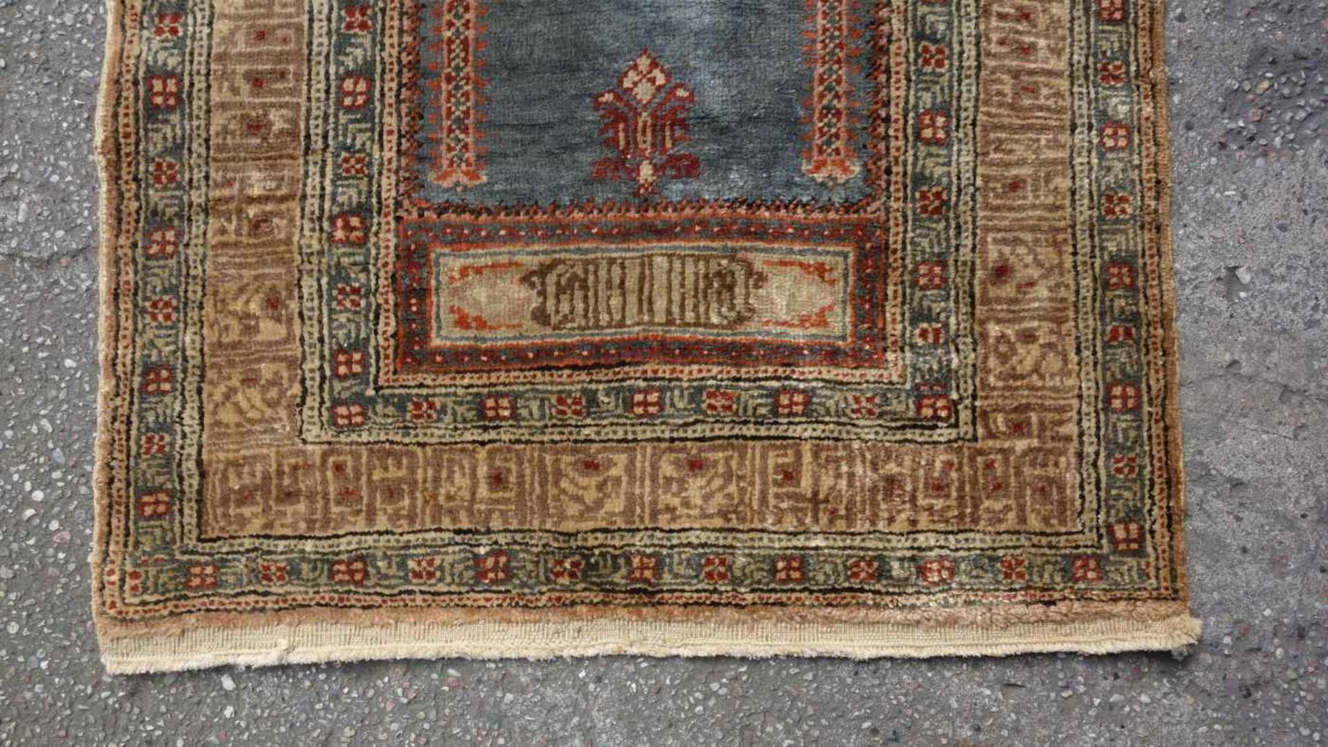 KLEINER TÜRKISCHER GEBETSTEPPICH / turkish praying rug, 20 Jh., mercerisierte Wolle und / oder - Image 2 of 9