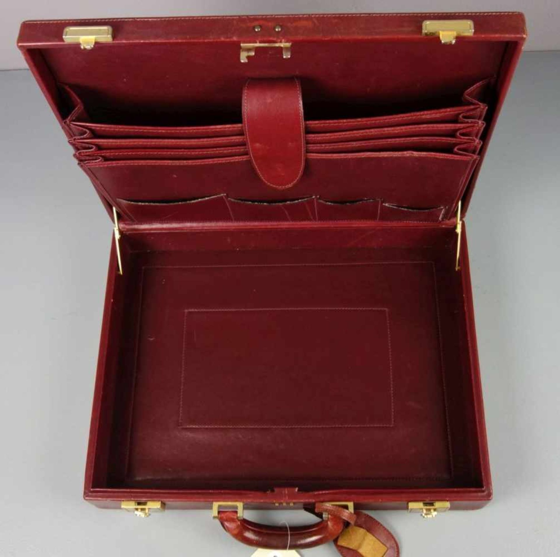 ROTER MÄDLER AKTENKOFFER / red leather briefcase, 2. H. 20. Jh., rotes Leder mit goldfarbenen - Bild 5 aus 6