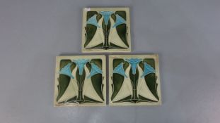 3 JUGENDSTILFLIESEN / art nouveau tiles, heller Scherben, um 1900, dreifarbig glasiert mit