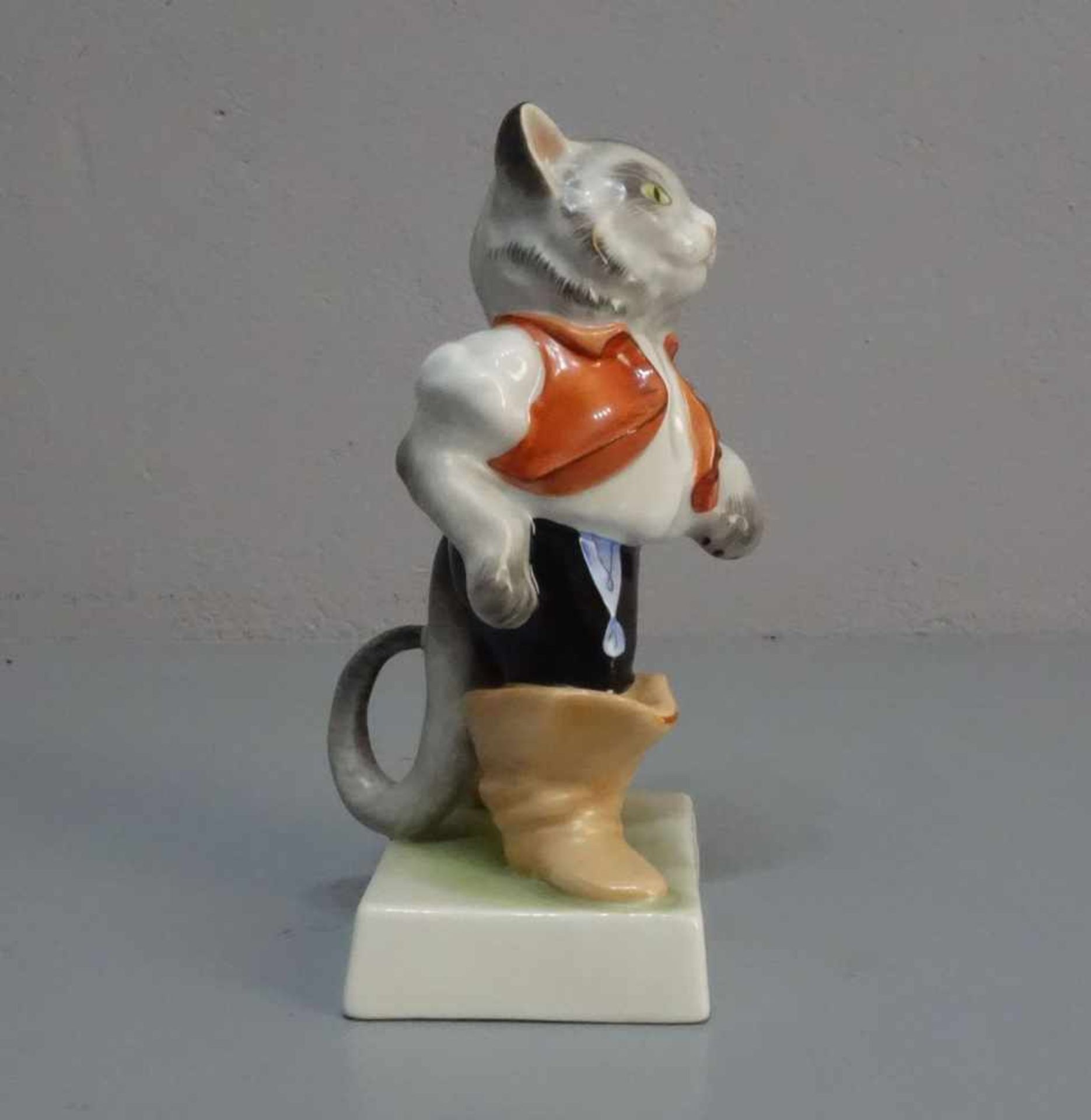 PORZELLANFIGUR nach dem Grimm'schen Märchen: "Der gestiefelte Kater", Porzellan, Manufaktur - Bild 2 aus 5