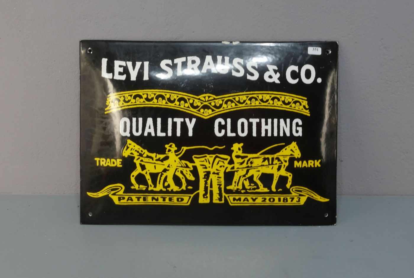 JEANS - WERBESCHILD / BLECHSCHILD / advertising "Levi Strauss & Co.". Auf schwarzem Fond in Weiß und