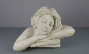 BILDHAUER DES 20./21. Jh., Skulptur / sculpture: "Ruhende / Sinnende", weißer Marmor. Büste einer